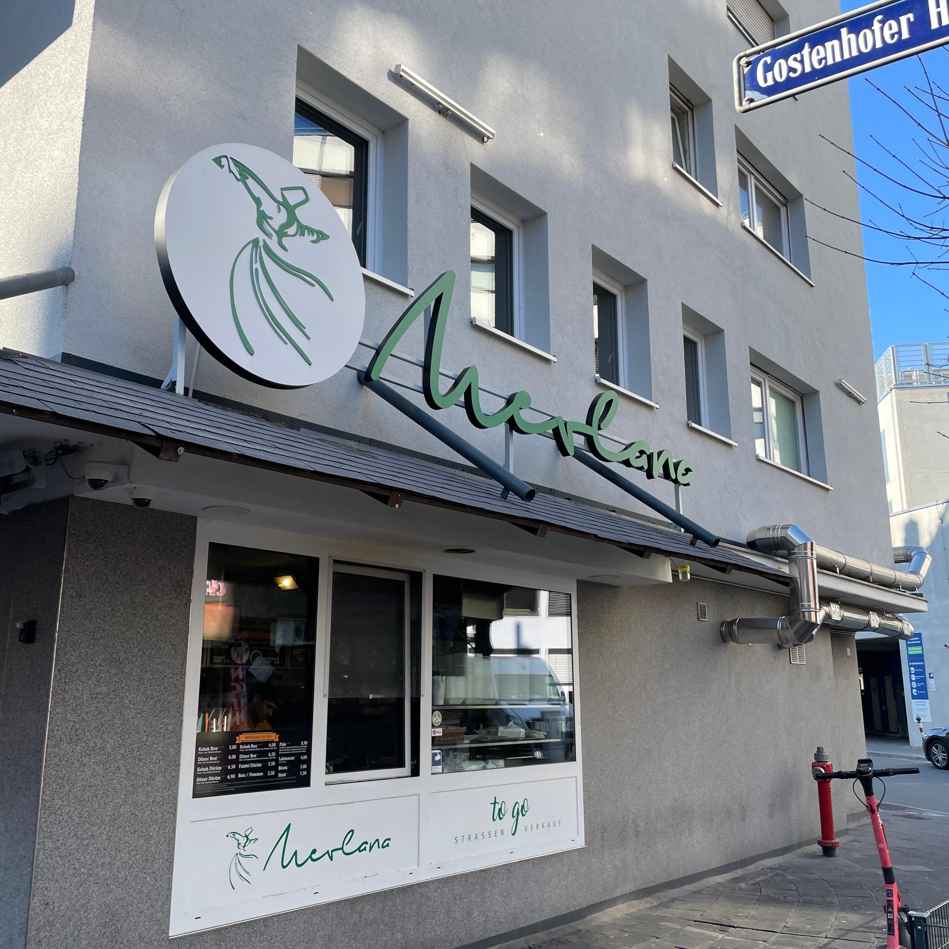 Am Plärrer in der Gostenhofer Hauptstraße 18 findet sich das Mevlana Restaurant, das auch leckeren Döner Kebab anbietet. Die warme Küche steht durchgehend ab 6 Uhr morgens bis Mitternacht zur Verfügung. Ahmet Can sorgt persönlich für das Wohl der Gäste. Voting-Platz 19.