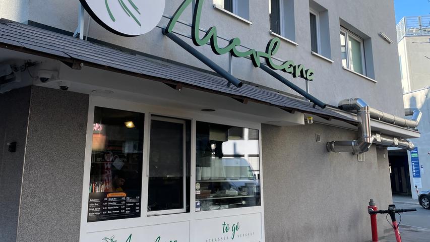 Am Plärrer in der Gostenhofer Hauptstraße 18 findet sich das Mevlana Restaurant, das auch leckeren Döner Kebab anbietet. Die warme Küche steht durchgehend ab 6 Uhr morgens bis Mitternacht zur Verfügung. Ahmet Can sorgt persönlich für das Wohl der Gäste. Voting-Platz 19.