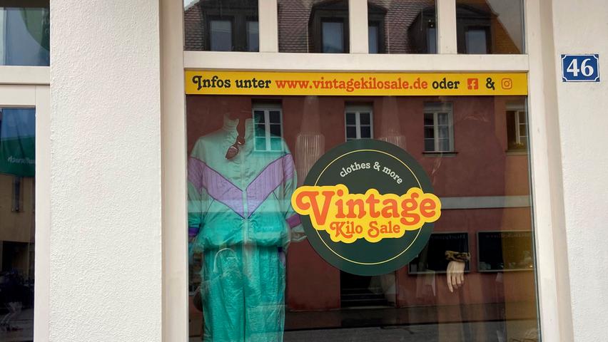Vintage- und Secondhandklamotten können im Vintage Kilo Sale in der Hauptstraße 46 zu Preisen zwischen 25 und 85 Euro pro Kilo erworben werden. Auch Schuhe und Accessoires gibt es hier.
