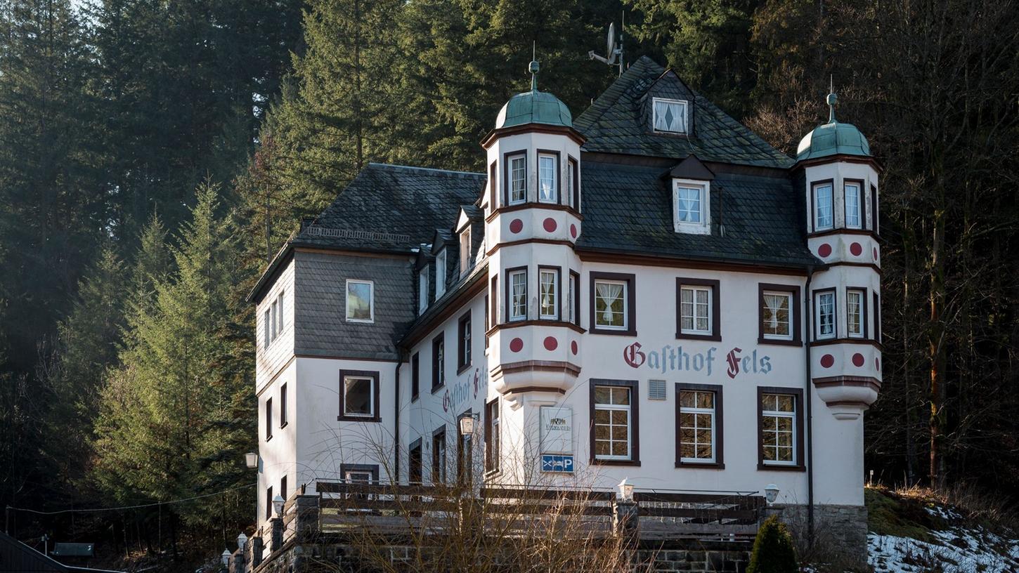 Landkreise aus der Region haben befürchtet, dass der ehemalige Gasthof Fels ein Nazi-Treffpunkt wird.