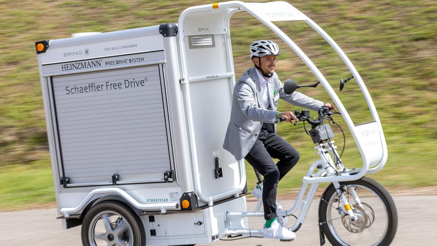 Logistikunternehmen und Lieferdienste nutzen E-Cargo-Bikes künftig verstärkt, um Lebensmittel, Postsendungen oder Medikamente in Innenstädten auszuliefern.