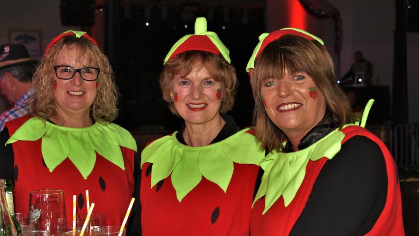 Witzige Kostüme gab es in der Stadthalle natürlich zuhauf. Besonders hervor stach aber auch dieses „süße“ Trio.  