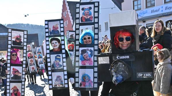 Mit viel „Gredonia helau!“ zogen die Narren durch Gredings Straßen. Die letzten Faschings-Stunden wurden gebührend gefeiert.