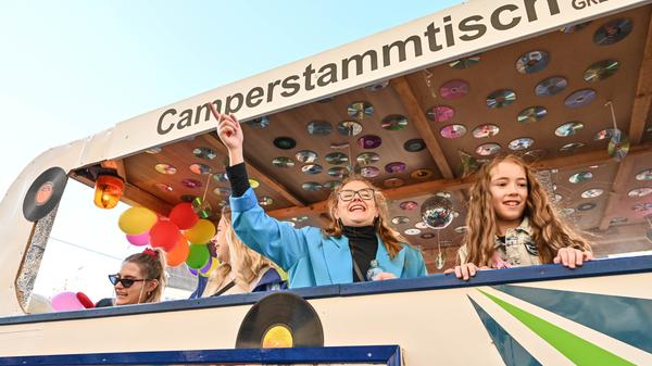 Mit viel „Gredonia helau!“ zogen die Narren durch Gredings Straßen. Die letzten Faschings-Stunden wurden gebührend gefeiert.