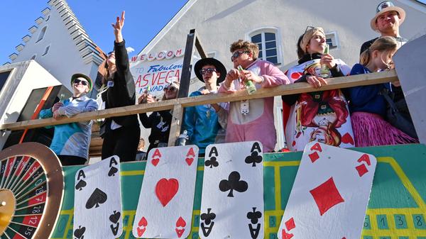 Mit viel „Gredonia helau!“ zogen die Narren durch Gredings Straßen. Die letzten Faschings-Stunden wurden gebührend gefeiert.