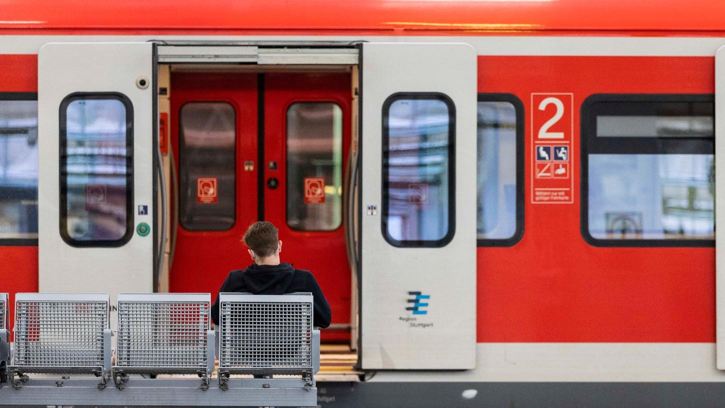 Fahrgäste, die zwischen Nürnberg und Westmittelfranken unterwegs waren, mussten am Morgen mit Verzögerungen rechnen. Fahrgäste, die zwischen Nürnberg und Westmittelfranken unterwegs waren, mussten am Morgen mit Verzögerungen rechnen.