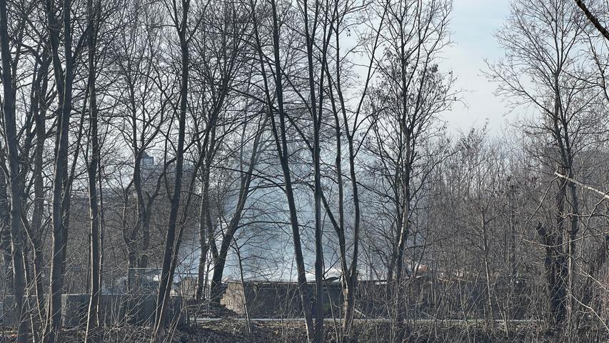 Feuerwehreinsatz im Nürnberger Osten: Scheune brennt lichterloh