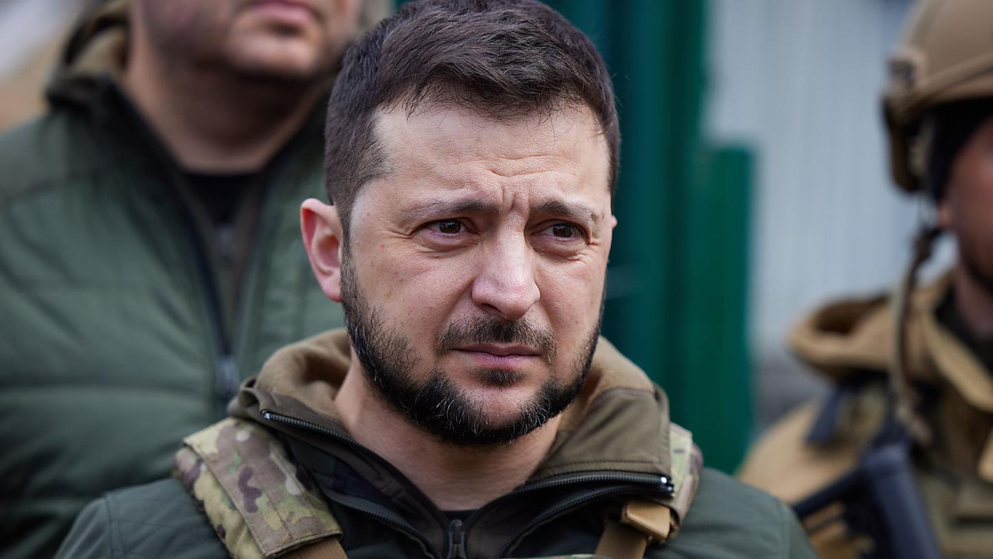 Der ukrainische Präsident Wolodymyr Selenskyj warnt im Hinblick auf mögliche Friedensverhandlungen vor Druck auf Kiew. Der ukrainische Präsident Wolodymyr Selenskyj warnt im Hinblick auf mögliche Friedensverhandlungen vor Druck auf Kiew.