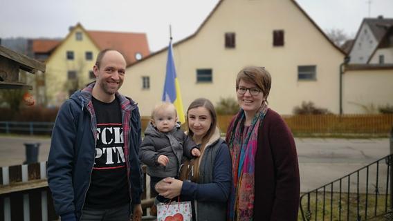 Geburt am Tag vor Kriegsbeginn: Ehepaar in Kucha nahm junge Ukrainerin mit Neugeborenem auf