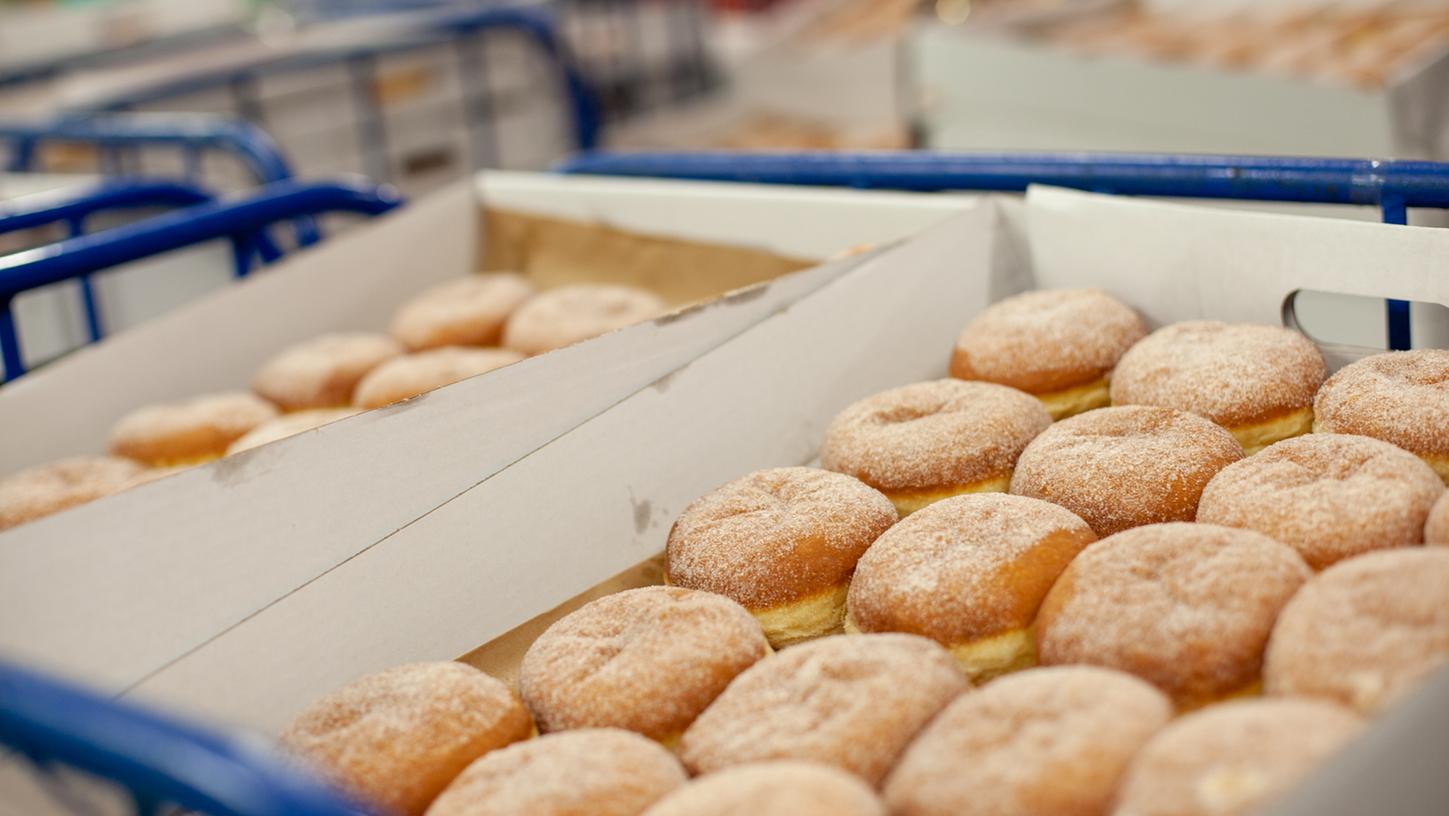 Proteinreicher Krapfengenuss: Ein Bäcker aus Bayern bietet das Gebäck mit Insekten als Bestandteil an. Proteinreicher Krapfengenuss: Ein Bäcker aus Bayern bietet das Gebäck mit Insekten als Bestandteil an.