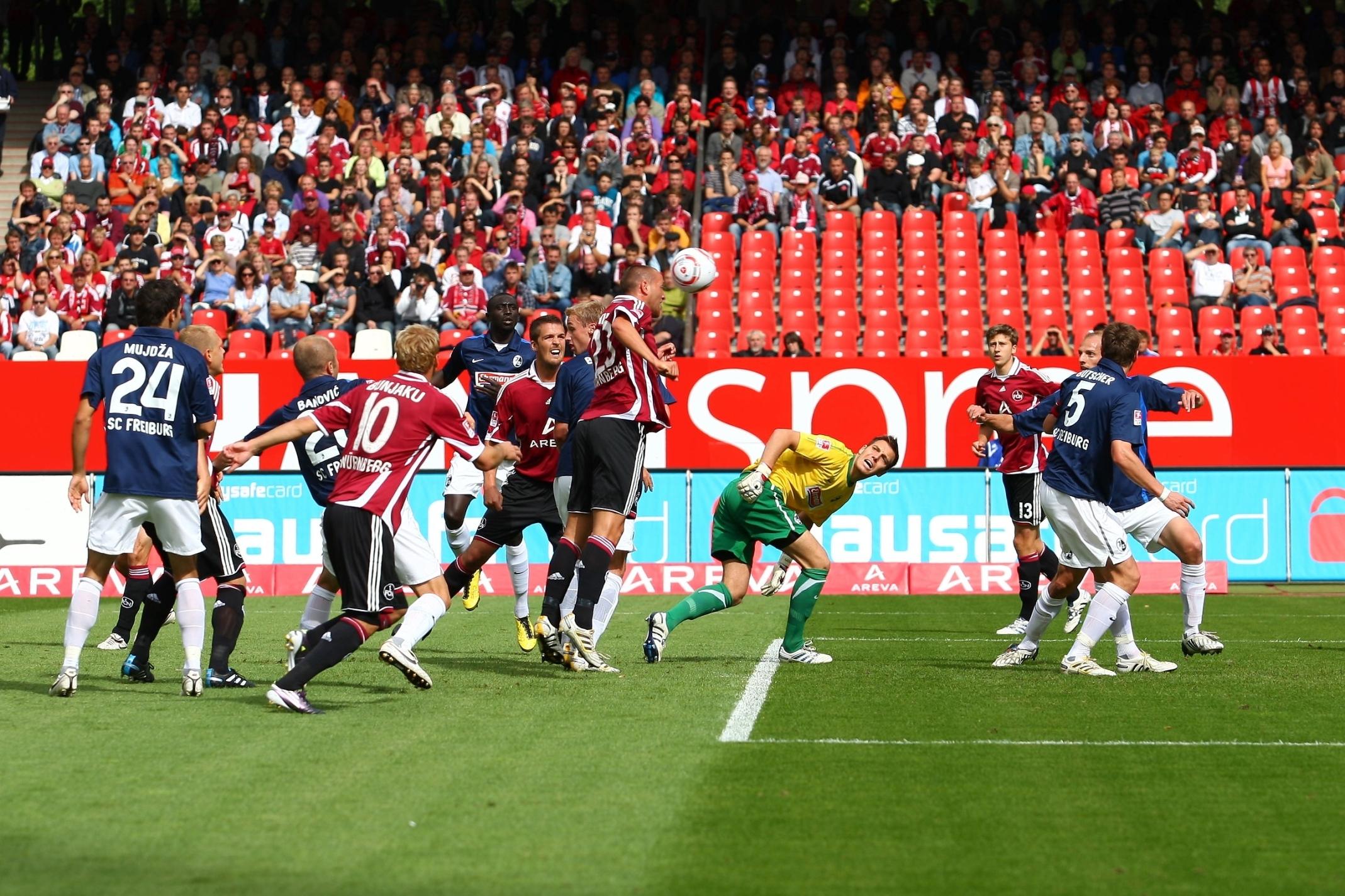 Im Frankenstadion betätigen sich die Südbadener ungeachtet davon penetrant als Spaßbremsen. Im August 2010 - zur Heimpremiere in der noch jungen Saison - sieht's anfänglich gar nicht schlecht aus. Ekici-Standards sorgen für Unordnung und nach einer Viertelstunde für das 1:0: Julian Schieber nutzt die Abstimmungsprobleme zwischen SC-Schlussmann Simon Pouplin und Heiko Butscher, köpft aus der Nahdistanz ein.