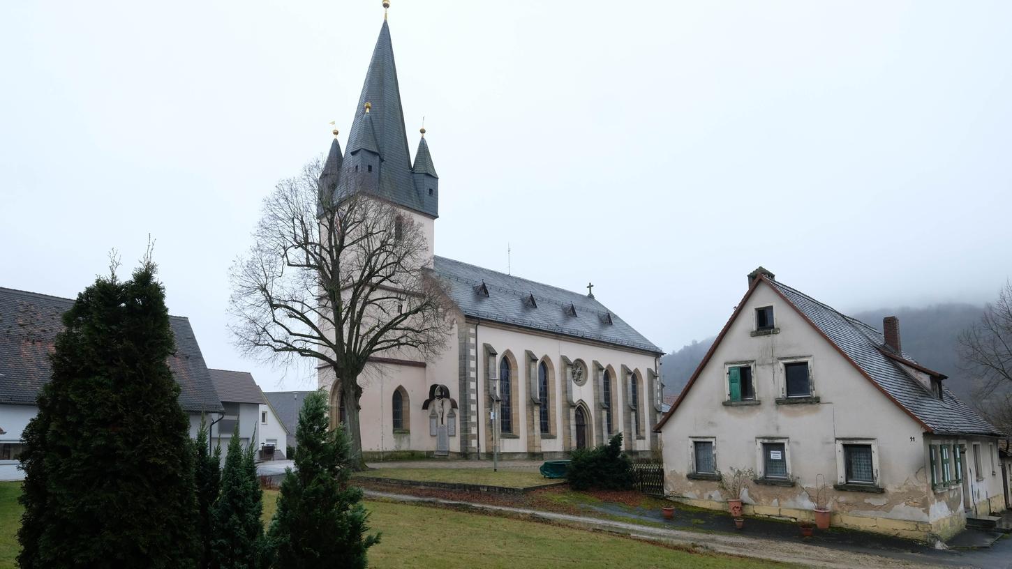 An der St. Jakobus Kirche in Leutenbach sollen mithilfe des Regionalbudgets ansprechende Sitzgelegenheiten und eine abgestimmte Bepflanzung hinzukommen.