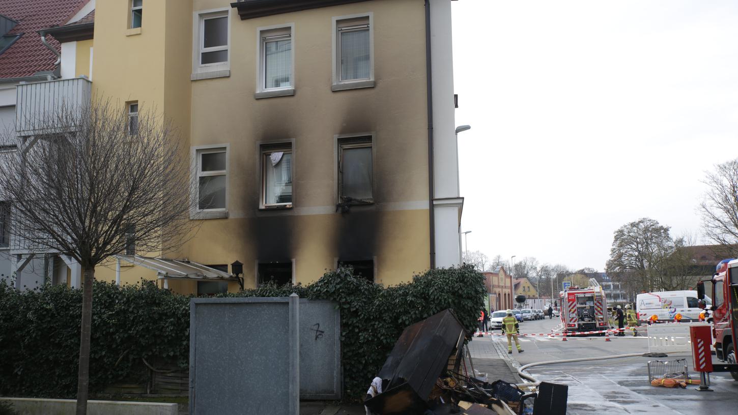 In der Ansbacher Brauhausstraße kam es zu einem Wohnungsbrand in einem Mehrfamilienhaus. 