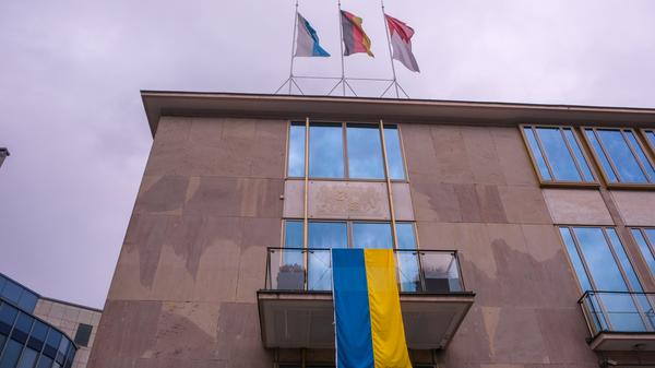 Auch am Heimatministerium zeigte man Flagge.