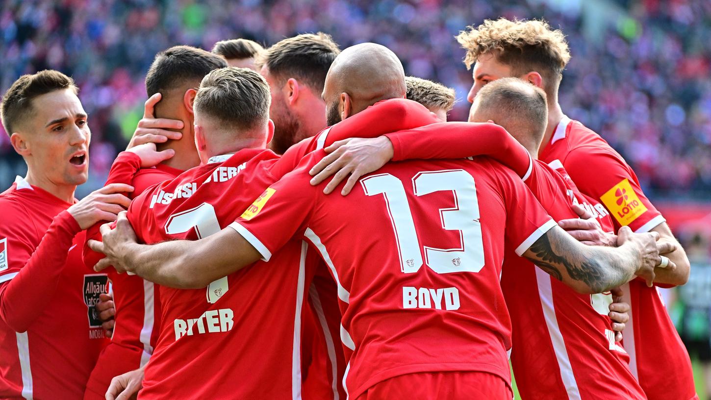 Ein Doppelschlag lässt Kaiserslautern jubeln Ein Doppelschlag lässt Kaiserslautern jubeln