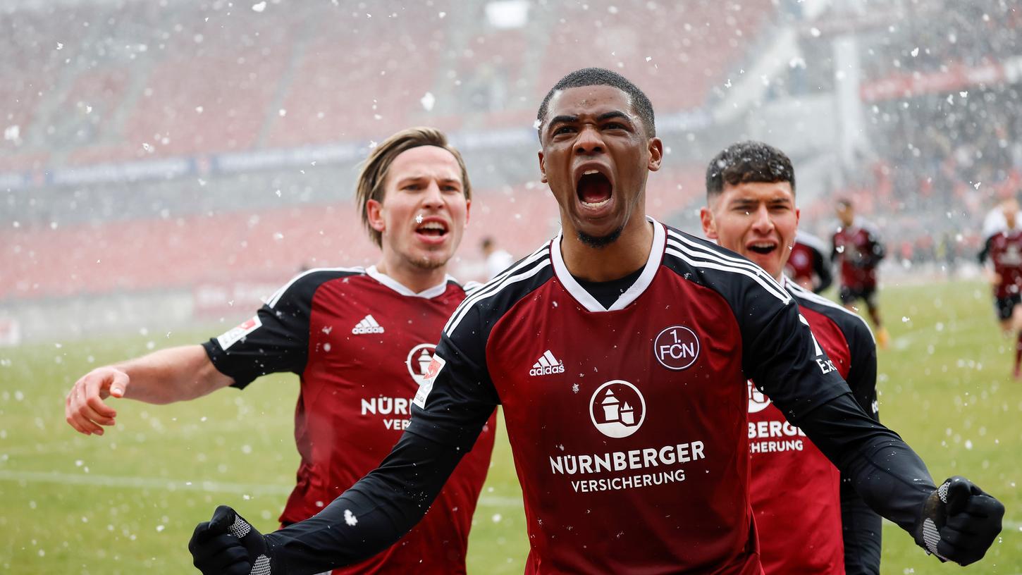 Doch noch das 1:0: Torschütze Duah kann sein Glück kaum fassen. Doch noch das 1:0: Torschütze Duah kann sein Glück kaum fassen.