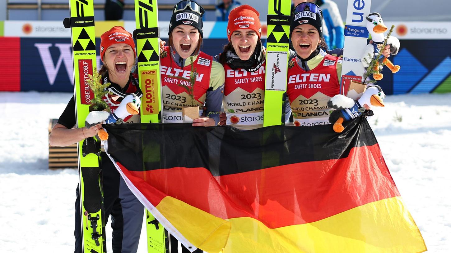 Die deutschen Skispringerinnen fordern einen offeneren Umgang mit Regelschmerzen. Die deutschen Skispringerinnen fordern einen offeneren Umgang mit Regelschmerzen.