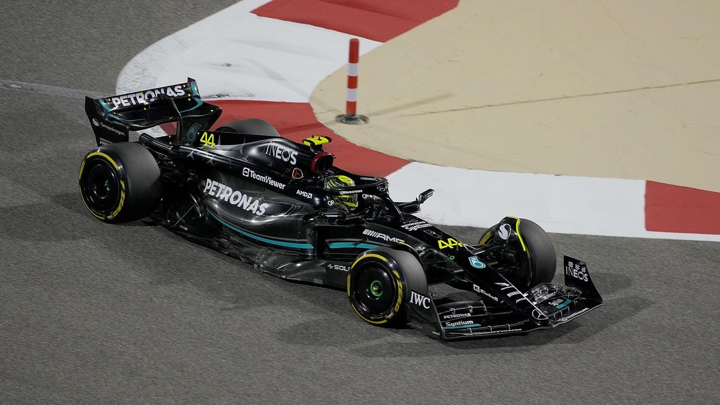 Der Mercedes-Wagen von Lewis Hamilton hoppelt nicht mehr. Der Mercedes-Wagen von Lewis Hamilton hoppelt nicht mehr.