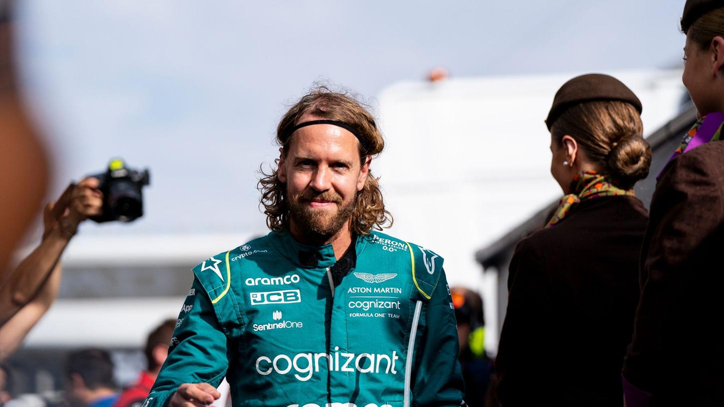 Eigentlich ist Ex-Weltmeister Sebastian Vettel im Formel-1-Ruhestand. Eigentlich ist Ex-Weltmeister Sebastian Vettel im Formel-1-Ruhestand.