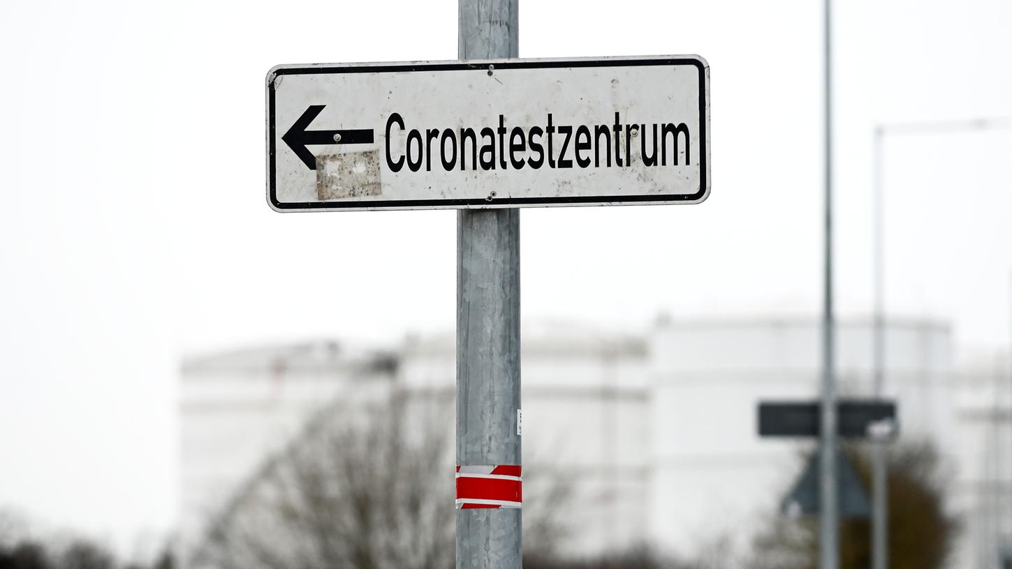 Das PCR-Testzentrum in Atzenhof ist Geschichte: Die Container der Drive-In-Station werden abgebaut.