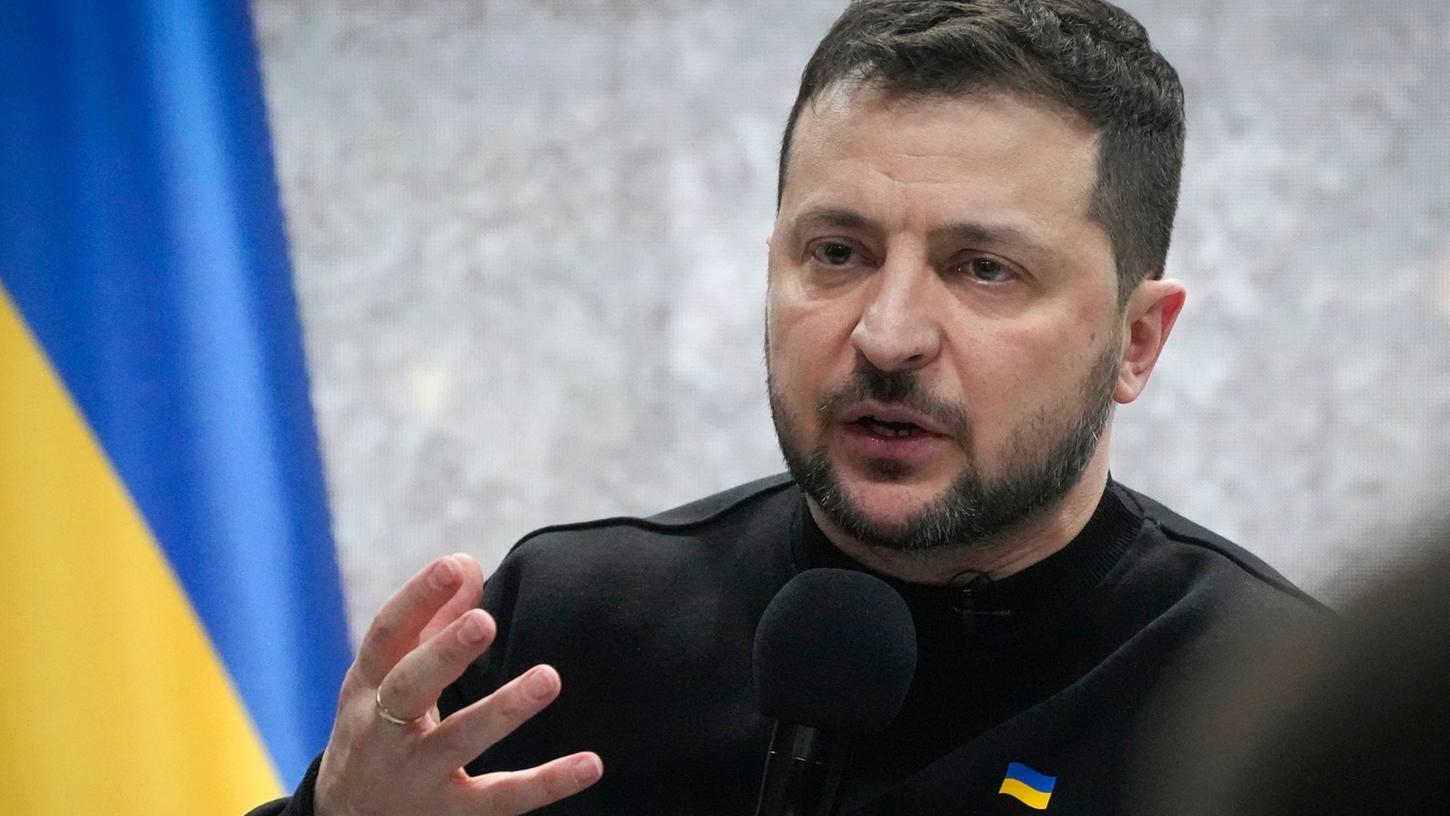 Präsident Wolodymyr Selenskyj hat einen hochrangigen Kommandeur im Donbass entlassen.
