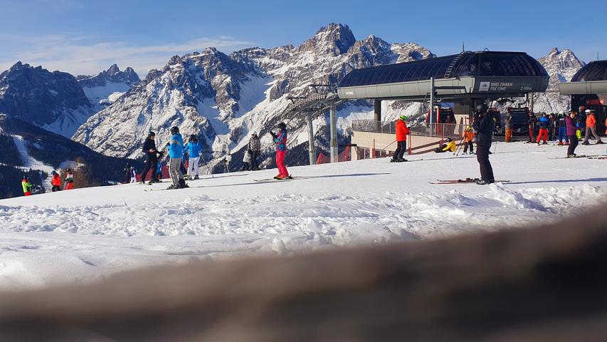 Moderne Gondeln bringen die Skifahrer flott zur Rotwand oder dem Stiergarten hinauf. Die beiden Bahnen sind ein wichtiger Link, der das Skigebiet   massiv vergrößert hat und den Helm mit dem venezianischen Teil bei Padola verbindet.