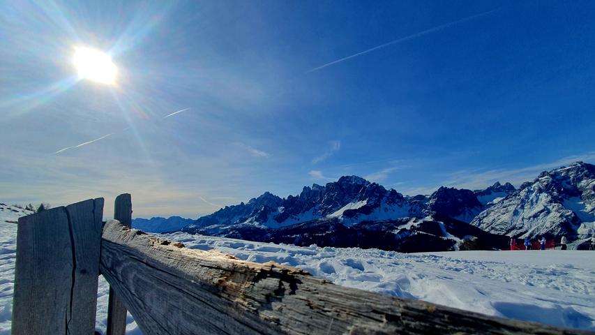 Blick auf die gigantische Bergwelt der Dolomiten.