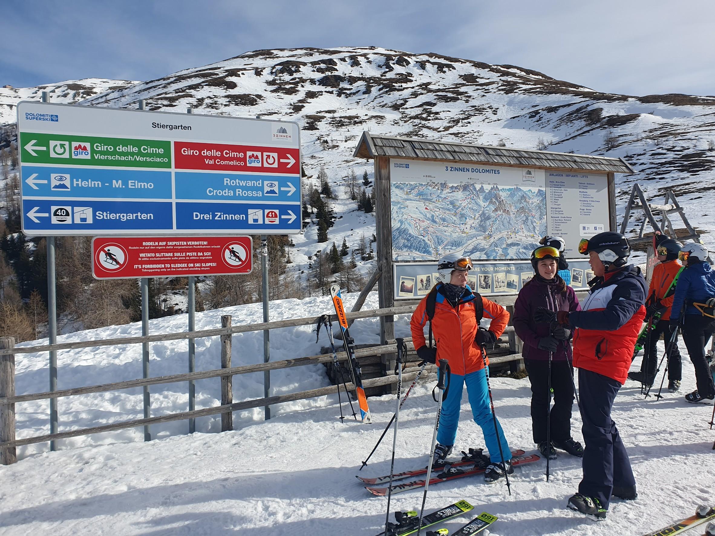 Der Giro delle Cime, die Zinnenrunde, ist überall ausgeschildert - die Farben Grün und Rot stehen dabei für die jeweilige Richtung hin oder zurück. Die spannende Reisereportage zu dieser Bildergalerie lesen Sie hier.