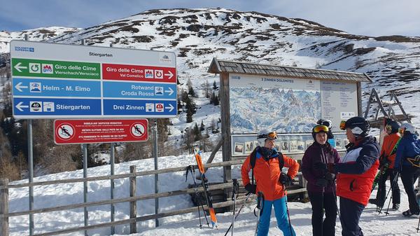Der Giro delle Cime, die Zinnenrunde, ist überall ausgeschildert - die Farben Grün und Rot stehen dabei für die jeweilige Richtung hin oder zurück. Die spannende Reisereportage zu dieser Bildergalerie lesen Sie hier.