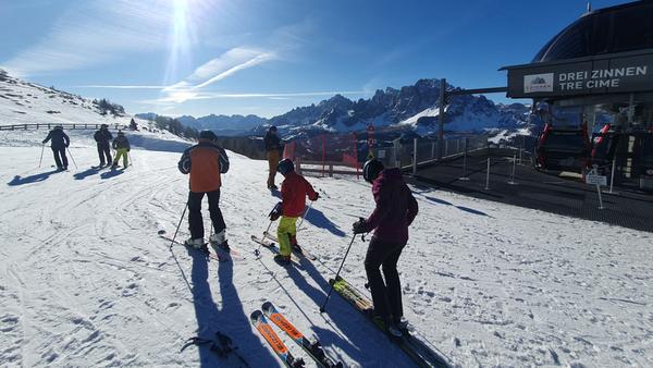 Am nächsten Tag wieder strahlender Sonnenschein auf den Pisten.