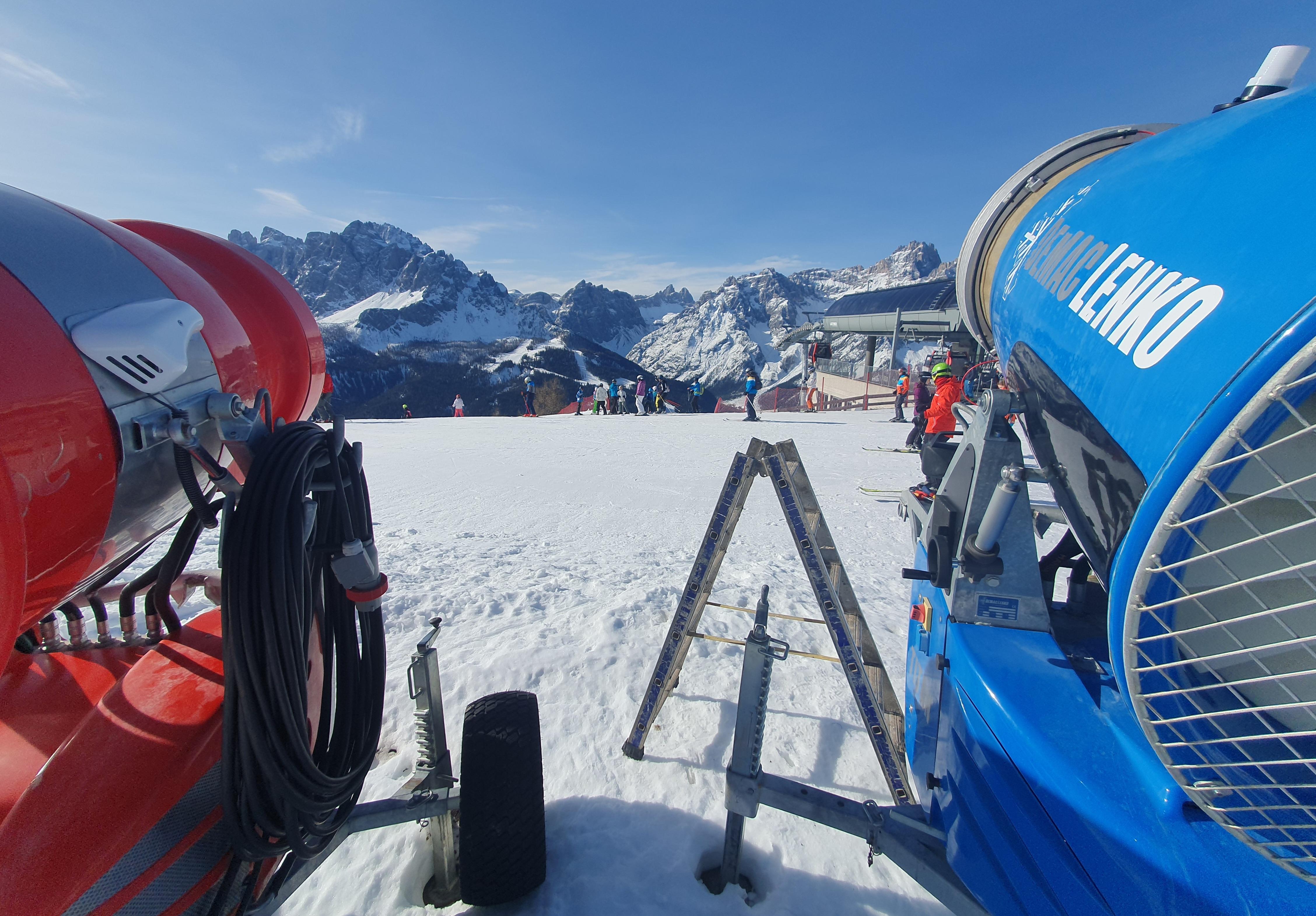 Das derzeit 160 Pistenkilometer große Skigebiet 3-Zinnen-Dolomiten ist zu 100 Prozent künstlich beschneibar. Die spannende Reisereportage zu dieser Bildergalerie lesen Sie hier.