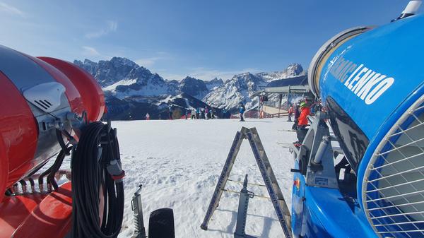 Das derzeit 160 Pistenkilometer große Skigebiet 3-Zinnen-Dolomiten ist zu 100 Prozent künstlich beschneibar. Die spannende Reisereportage zu dieser Bildergalerie lesen Sie hier.