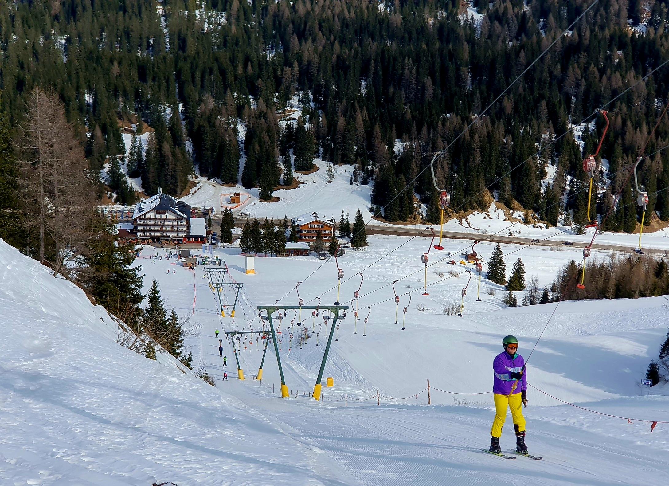 Auf der Piste von Südtirol nach Venezien: Beim Familienskifahren an den 3 Zinnen carven Sie ins richtige Italien