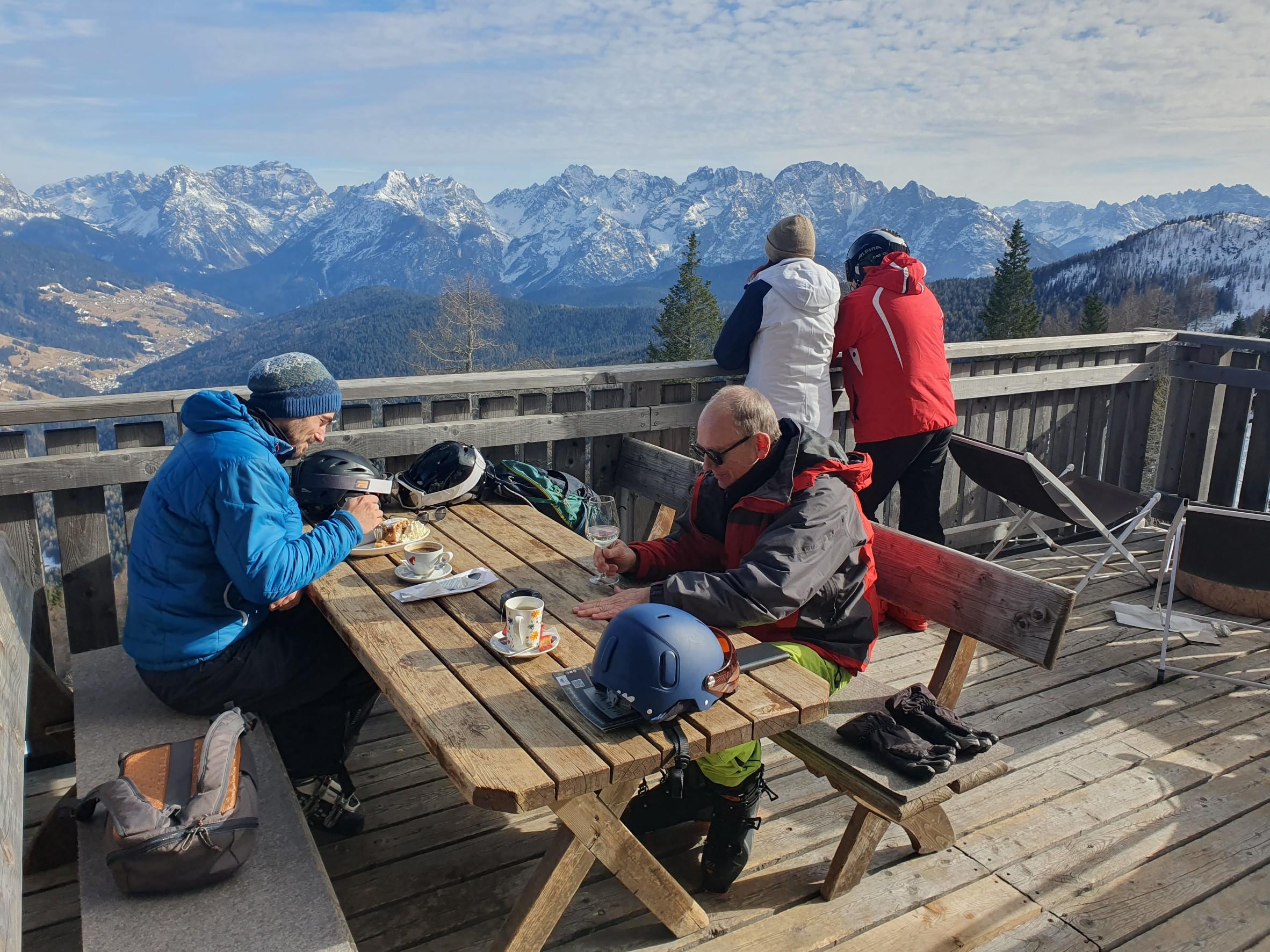 Auf der Piste von Südtirol nach Venezien: Beim Familienskifahren an den 3 Zinnen carven Sie ins richtige Italien
