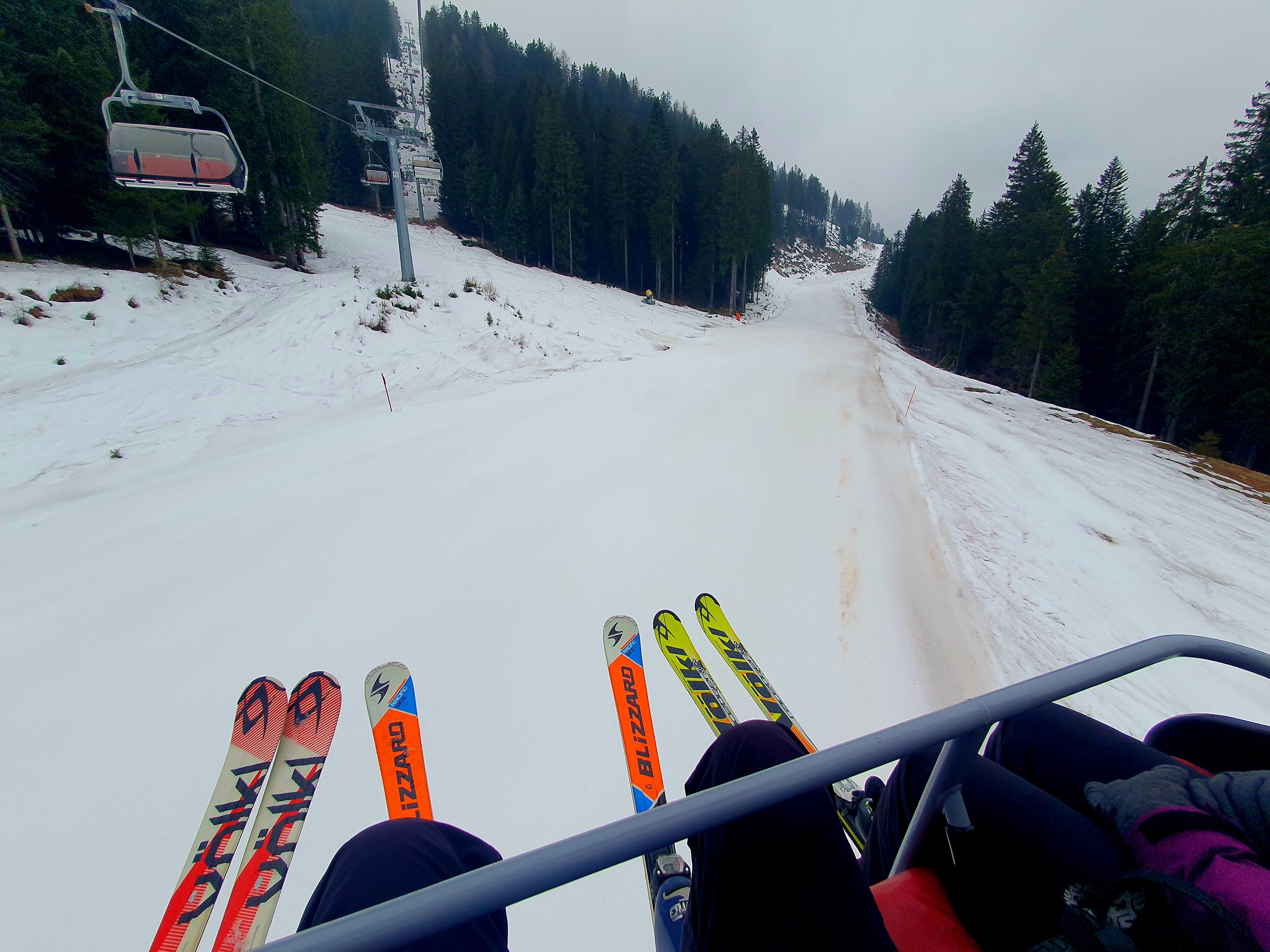... die Pisten sind so leer wie auf diesem Foto. Diese Abfahrt ist sogar über 5 Kilometer lang. Ein Traum für Carver und Genussfahrer.