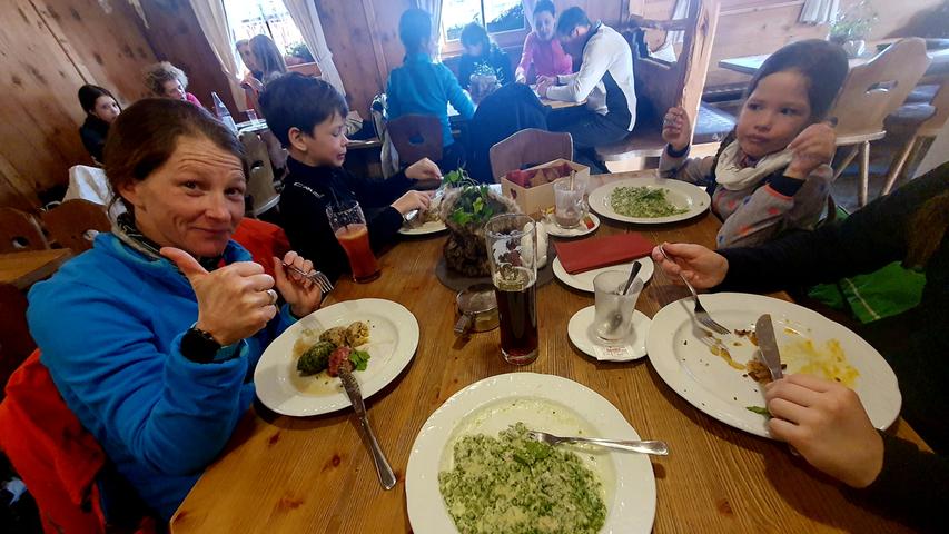 Feine Südtiroler Küche - hier Spinat-Spätzle mit Schinken-Sahnesauce - auf der Jägerhütte zum Abschluss eines Skiurlaubs. Die spannende Reisereportage zu dieser Bildergalerie lesen Sie hier auf unserem Premium-Portal nn.de