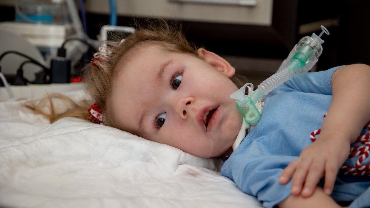 Kurz nach ihrer Geburt wurde bei der mittlerweile zweijährigen Alisa die tödliche Muskel-Krankheit SMA-Typ I diagnostiziert.