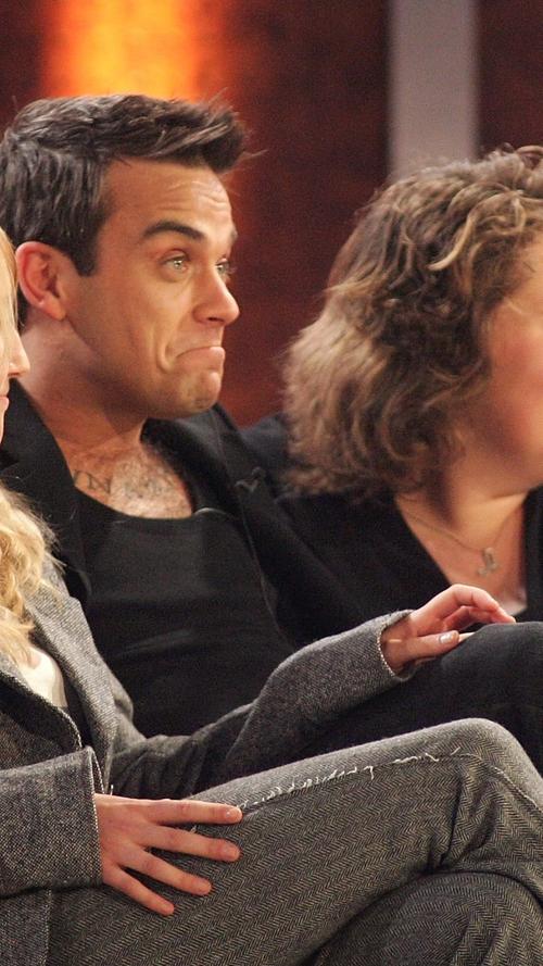 Zehn Jahre ist es her, da saß er auf Gottschalks Sofa: Robbie Williams. Nicht wenige Nürnbergerinnen dürften 2004 voller Neid auf die auserwählten Fans gestarrt haben, die mit dem Ex- und jetzt Wieder-Mitglied von Take That kuscheln durften.