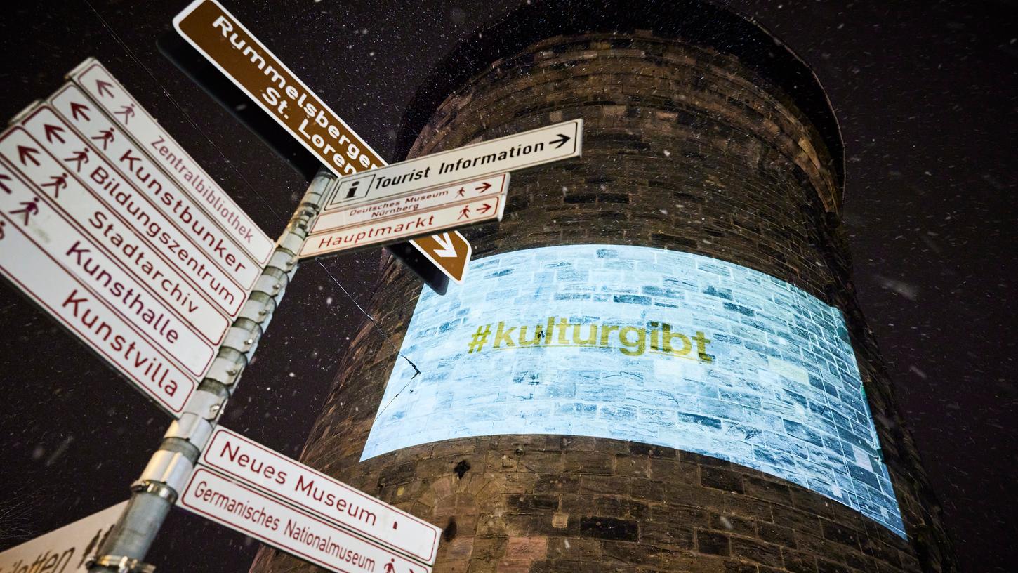 Auch Nürnberg setzte beim Aktionstag „Kultur gibt“ Ende 2022 ein Zeichen für Kultur. Auch Nürnberg setzte beim Aktionstag „Kultur gibt“ Ende 2022 ein Zeichen für Kultur.