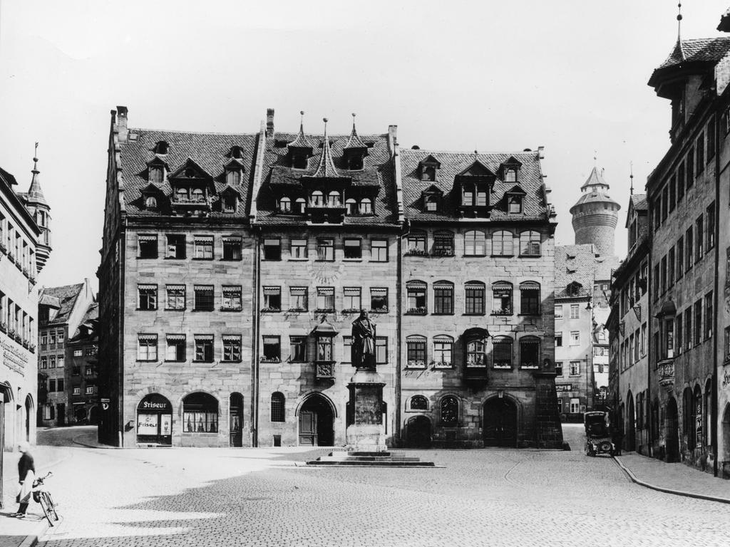 Der Albrecht-Dürer-Platz 1935 vor der Kriegszerstörung.
