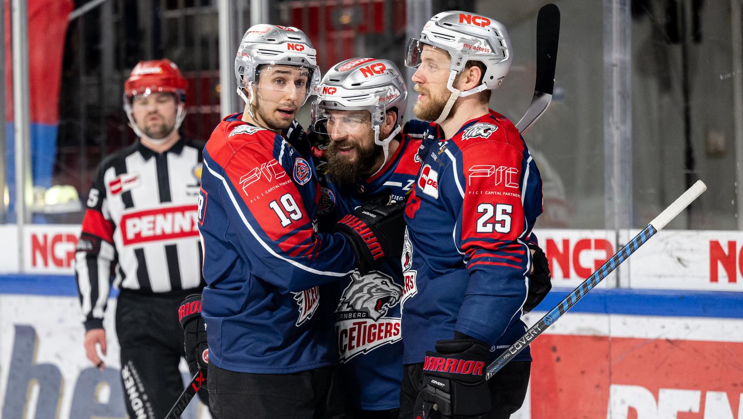 Mittendrin: der Rekordspieler. Patrick Reimer war an zwei Treffer beteiligt. Mittendrin: der Rekordspieler. Patrick Reimer war an zwei Treffer beteiligt.