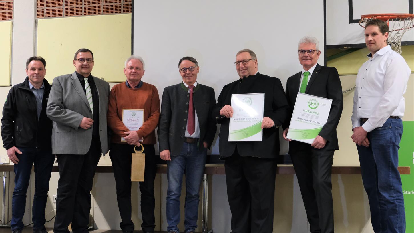 In Eintracht für den Maschinenring: Michael Schneider, Richard Ortner, Erwin Fleischner, Leonhard Ost, Max Bauernfeind, Artur Auernhammer und Tobias Meyer (von links).