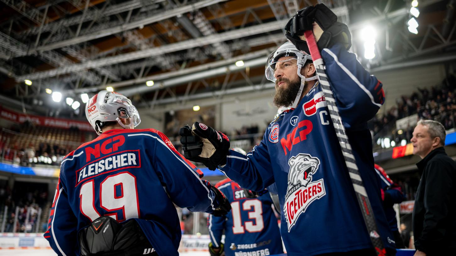 Saisonziel erreicht? Ja, jetzt geht es für die Ice Tigers darum, Patrick Reimer noch möglichst oft in diesem Trikot zu sehen. Saisonziel erreicht? Ja, jetzt geht es für die Ice Tigers darum, Patrick Reimer noch möglichst oft in diesem Trikot zu sehen.