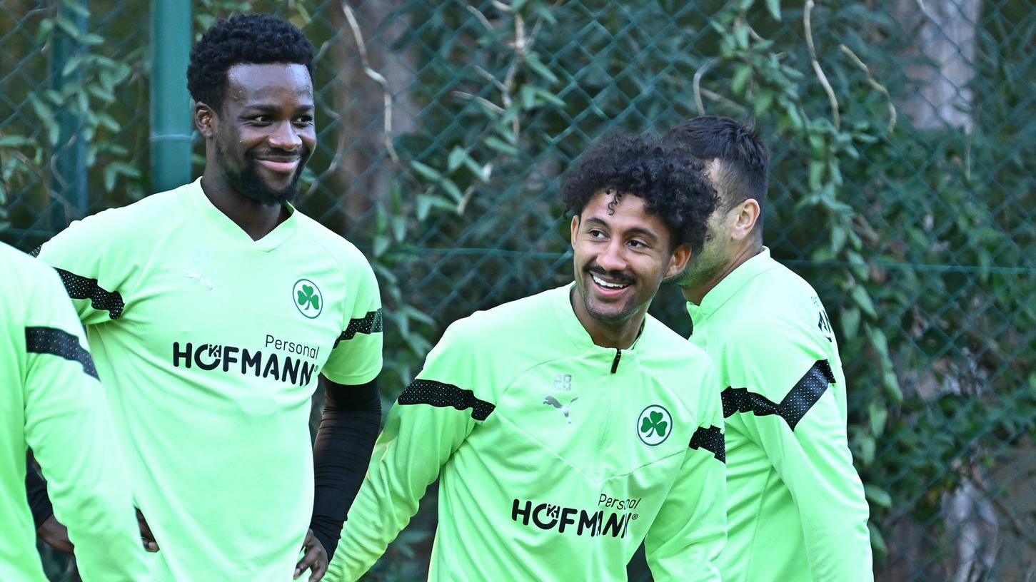 Im Trainingslager in Belek sah man Jeremy Dudziak (rechts) Anfang Januar sogar mal wieder mit Gideon Jung und anderen Kollegen lachen. Im Trainingslager in Belek sah man Jeremy Dudziak (rechts) Anfang Januar sogar mal wieder mit Gideon Jung und anderen Kollegen lachen.