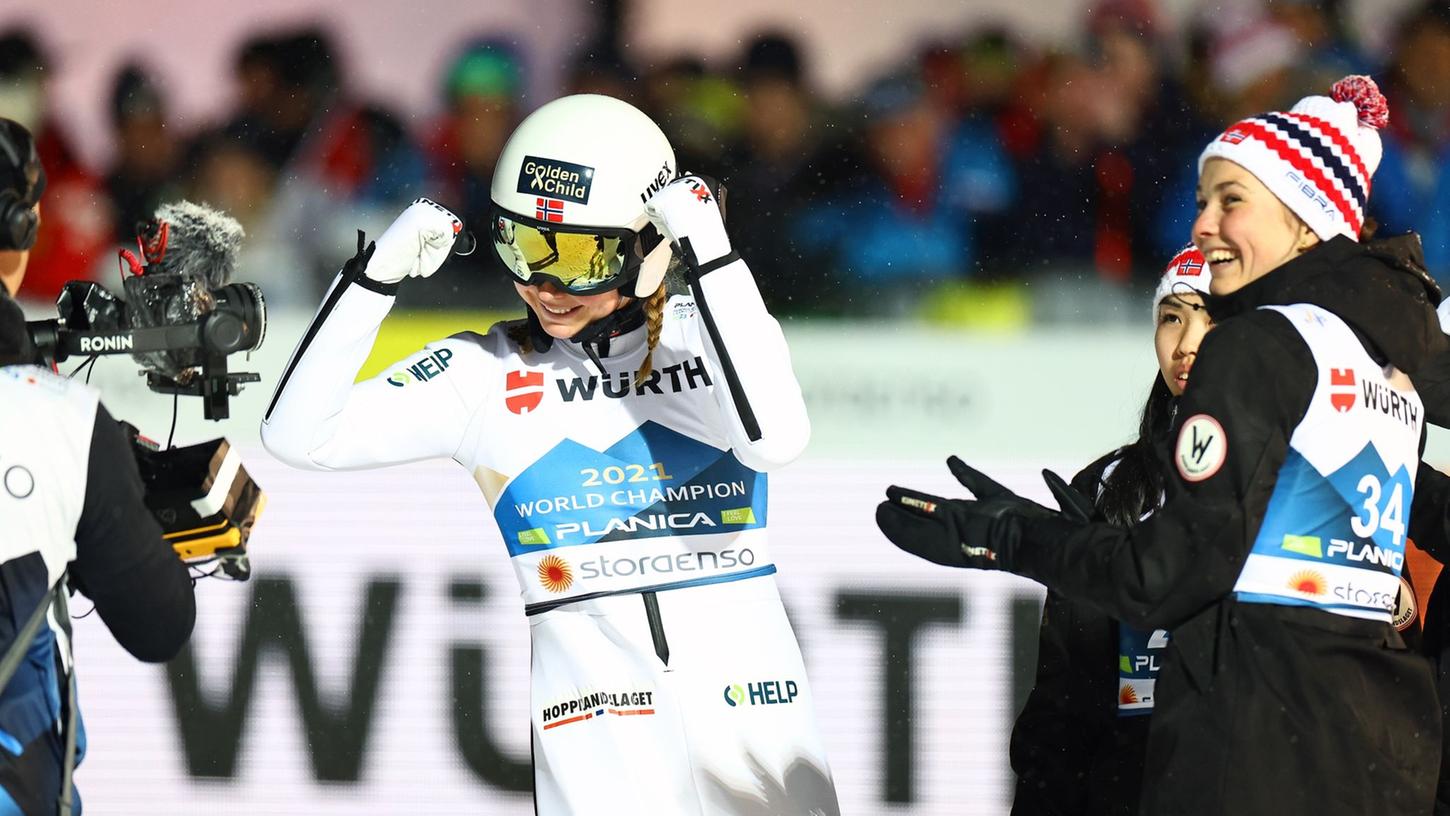 Maren Lundby jubelt über ihren zweiten Platz. Maren Lundby jubelt über ihren zweiten Platz.