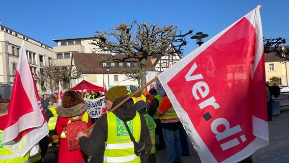 Mehr Lohn und eine sichere Zukunft: Beschäftigte im öffentlichen Dienst streiken in Forchheim