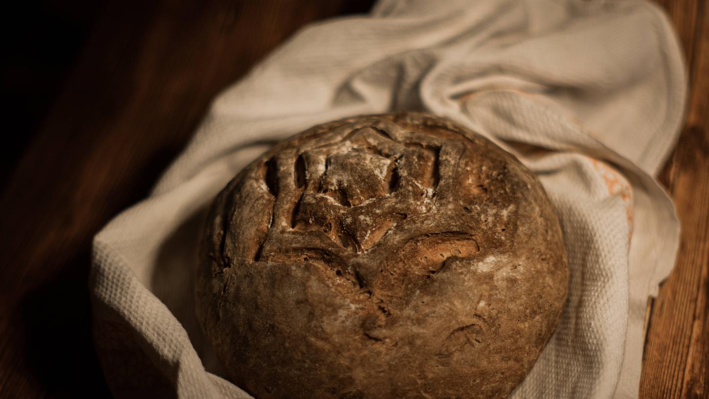 Brot backen kann einfach sein, aber auch viel Handwerkskunst beinhalten.