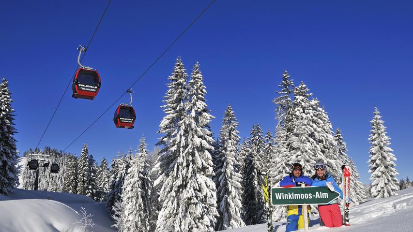 Auch auf der Winkelmoosalm, die man mit der Seilbahn erreicht, finden sich Loipen, Winterwanderwege und Schneeschuhtouren.