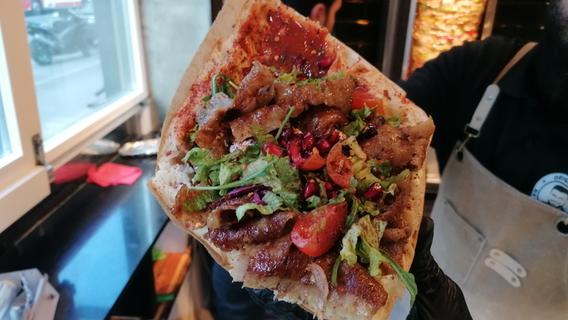Und so sieht Nürnbergs bester Döner vom Original Berliner Döner aus. Und so sieht Nürnbergs bester Döner vom Original Berliner Döner aus.