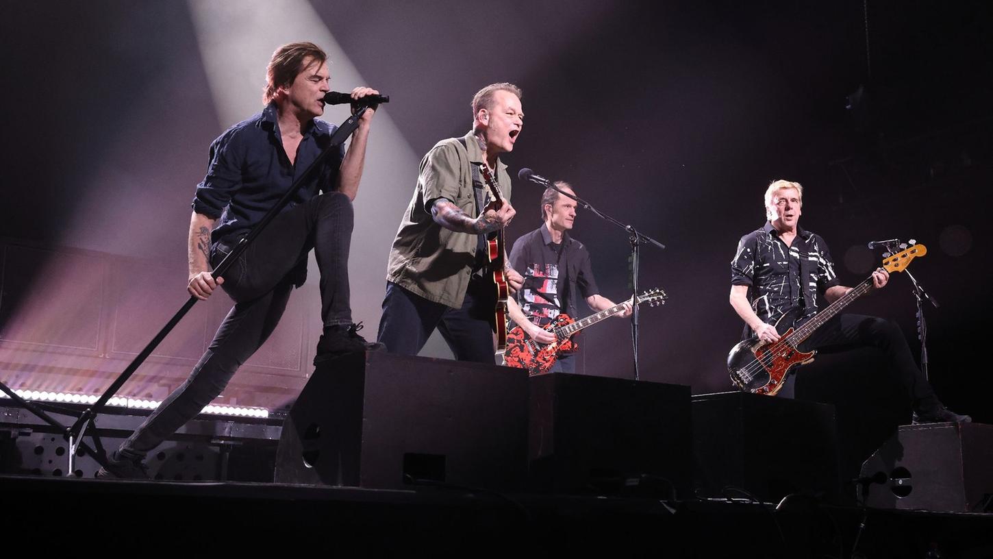 Die Toten Hosen haben am 24. Februar ein Benefizkonzert für die Erdbebenopfer gegeben. Die Toten Hosen haben am 24. Februar ein Benefizkonzert für die Erdbebenopfer gegeben.